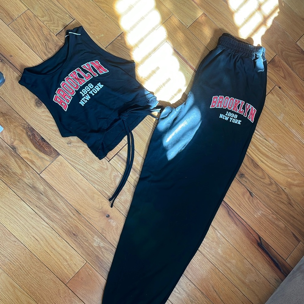 Cute cropped sweat suit
